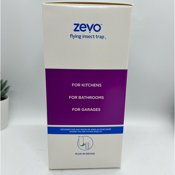 ZEVO Flying Insect Trap Plug In Device New NIB - Picture 3 of 7